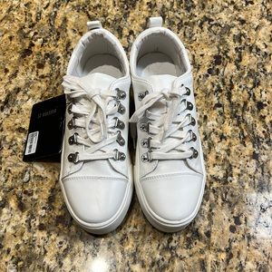 NWT Forever 21 Tennis Shoe - Size 8
